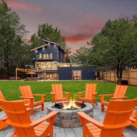 Blue Haven W/Game Room, Hot Tub & Optional Boat Rental